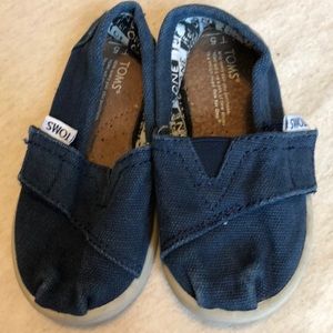 Toms classic canvas shoes